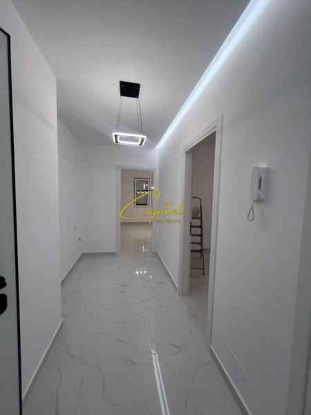 Tirane, jepet me qera zyre Kati 2, 86 m² 510 € (RRUGA 5 MAJI)