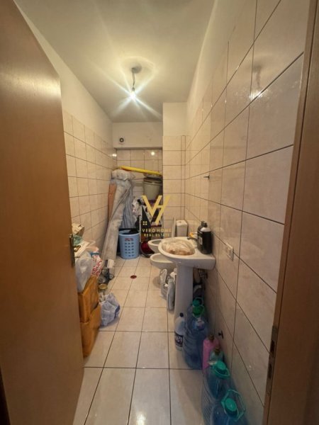 Tirane, shitet apartament 2+1+Ballkon Kati 8, 129 m² 163.000 € (YZBERISHT)