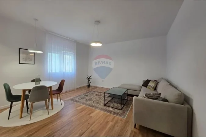 Tirane, jepet me qera apartament 2+1+Ballkon Kati 5, 87 m² 850 € 