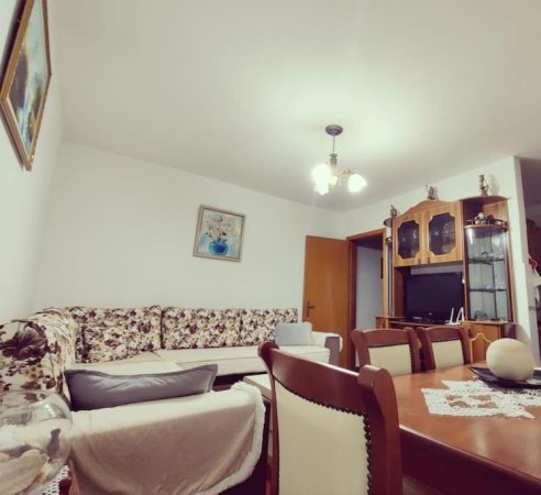 Vlore, jepet me qera nga Pronari, pa-komision apartament 1+1 Kati 4, 64 m² 250 € (Janaq Kilica, Vlore)