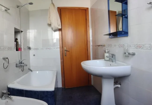Vlore, jepet me qera nga Pronari, pa-komision apartament 1+1 Kati 4, 64 m² 250 € (Janaq Kilica, Vlore)