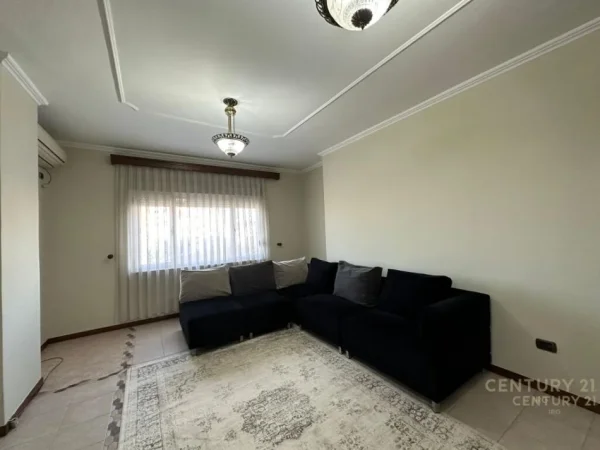 Tirane, jepet me qera apartament 3+1 Kati 3, 138 m² 850 € (Bulevardi Zogu i Parë)