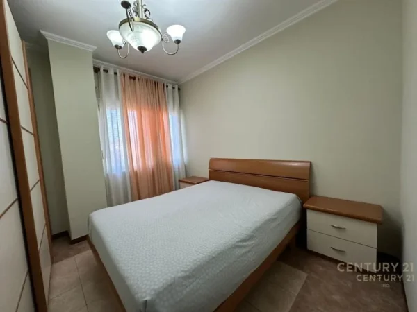 Tirane, jepet me qera apartament 3+1 Kati 3, 138 m² 850 € (Bulevardi Zogu i Parë)