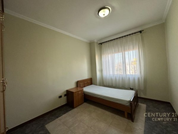 Tirane, jepet me qera apartament 3+1 Kati 3, 138 m² 850 € (Bulevardi Zogu i Parë)