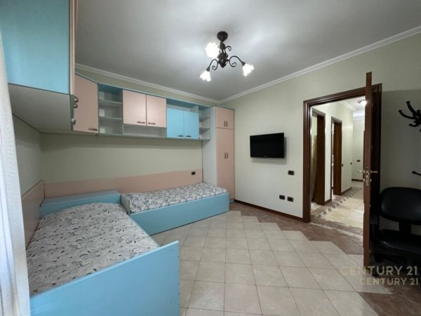 Tirane, jepet me qera apartament 3+1 Kati 3, 138 m² 850 € (Bulevardi Zogu i Parë)