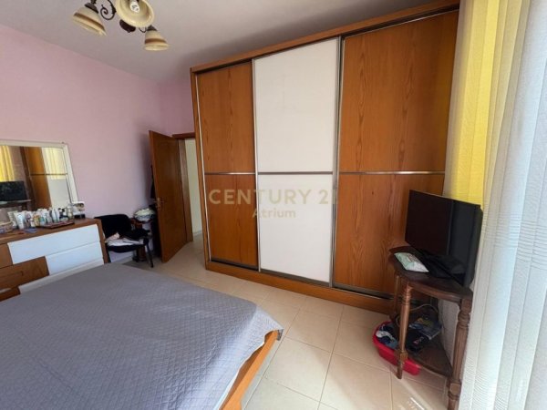 Tirane, jepet me qera apartament 2+1 Kati 3, 110 m² 650 € (Shkolla e Kuqe)