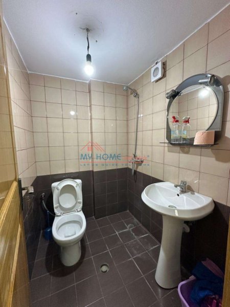 Tirane, jepet me qera zyre Kati 1, 39 m² 400 € (Ish Ekspozita)