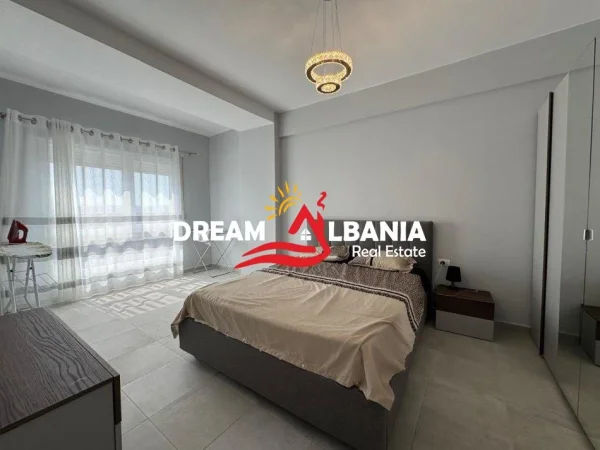 Tirane, jepet me qera 2+1 Kati 7, 105 m² 700 € (Berryli)