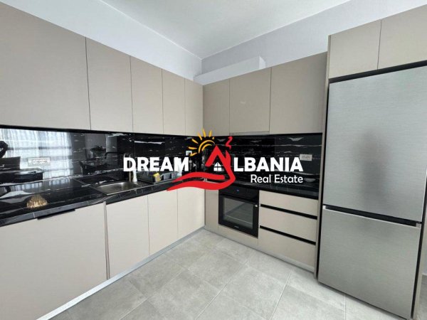 Tirane, jepet me qera 2+1 Kati 7, 105 m² 700 € (Berryli)