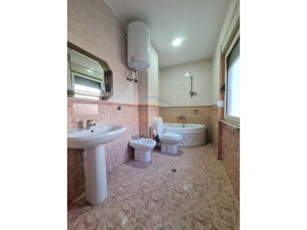 SHITET APARTAMENT 3+1+2 TEK BULEVARDI ZOGU I-RE