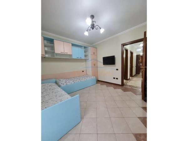 SHITET APARTAMENT 3+1+2 TEK BULEVARDI ZOGU I-RE