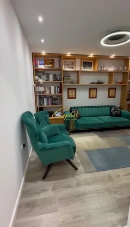 Tirane, jepet me qera apartament 2+1 Kati 3, 100 m² 1.000 € (ISH BLLOKU)