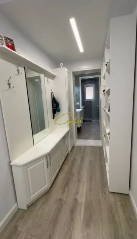 Tirane, jepet me qera apartament 2+1 Kati 3, 100 m² 1.000 € (ISH BLLOKU)