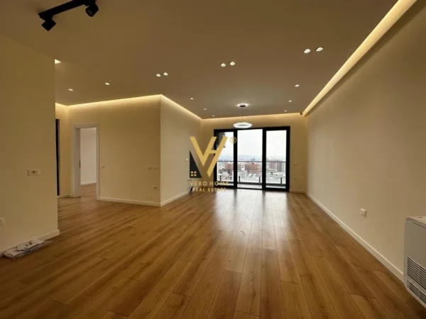 Tirane, jepet me qera ambjent biznesi Kati 9, 105 m² 750 € (FARMACIA 10)