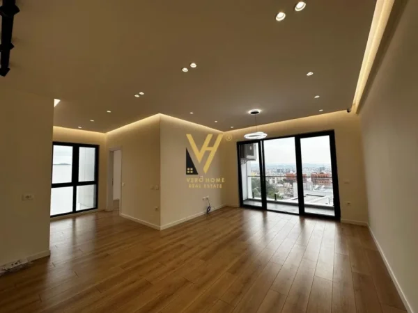 Tirane, jepet me qera ambjent biznesi Kati 9, 105 m² 750 € (FARMACIA 10)