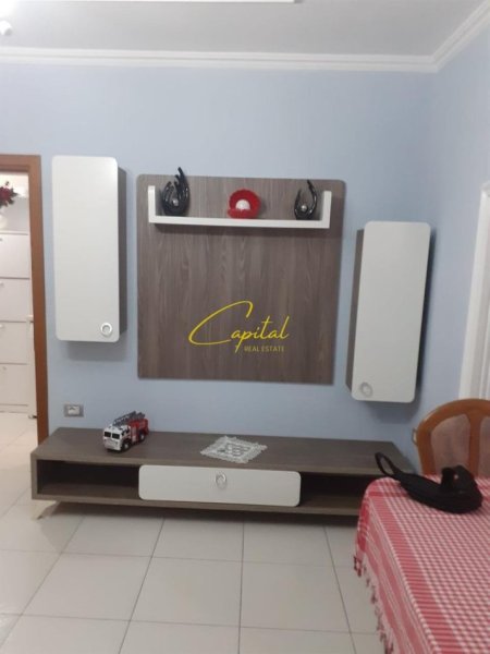 Tirane, jepet me qera apartament 1+1 Kati 2, 55 m² 400 € (KINOSTUDIO)