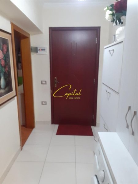 Tirane, jepet me qera apartament 1+1 Kati 2, 55 m² 400 € (KINOSTUDIO)