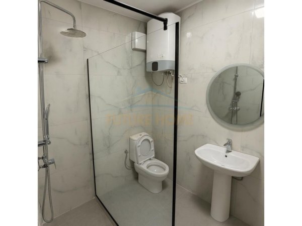 Tirane, jepet me qera apartament 2+1 Kati 4, 110 m² 900 € (Komuna Parisit)