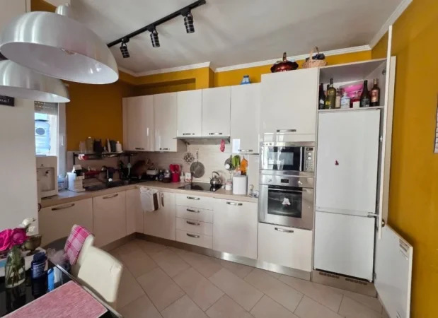 Tirane, shitet apartament 2+1+Ballkon Kati 6, 129 m² 240.000 € (21 Dhjetori, Tirane)
