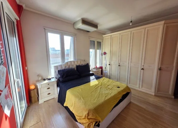 Tirane, shitet apartament 2+1+Ballkon Kati 6, 129 m² 240.000 € (21 Dhjetori, Tirane)