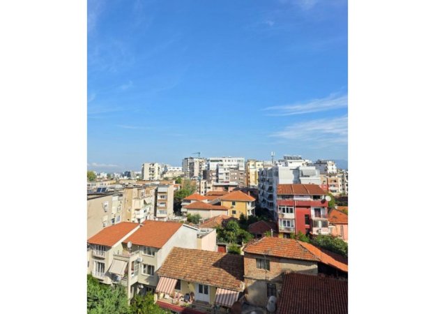 Tirane, shitet apartament 2+1+Ballkon Kati 6, 129 m² 240.000 € (21 Dhjetori, Tirane)