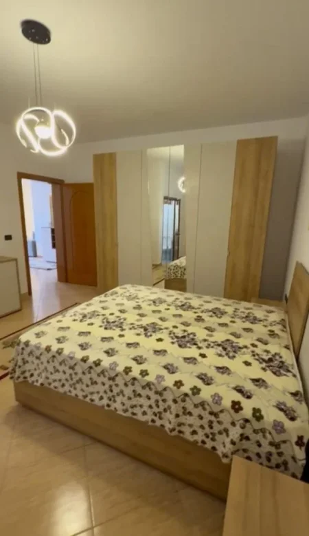 Tirane, jepet me qera apartament 2+1+Ballkon Kati 4, 100 m² 500 € (RRUGA 5 MAJI)