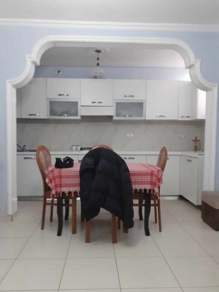 Tirane, jepet me qera apartament 1+1+Ballkon Kati 2, 60 m² 410 € (Kinostudio/Rr.Hysen Gjura)