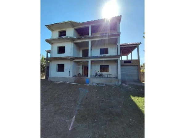 Durres, shitet shtepi 3 Katshe Kati 0, 628 m² 220.000 € (Spitall, Durres)