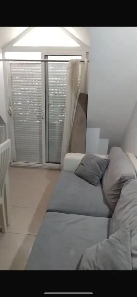 Tirane, jepet me qera apartament 1+1+Ballkon Kati 4, 60 m² 300 € (FRESKU)