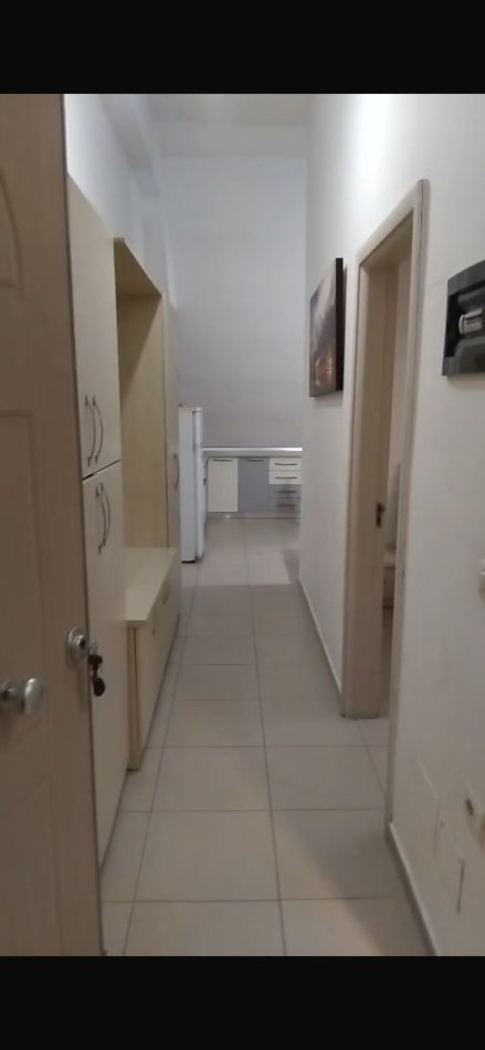 Tirane, jepet me qera apartament 1+1+Ballkon Kati 4, 60 m² 300 € (FRESKU)