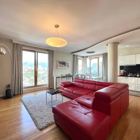 Tirane, jepet me qera apartament 2+1 Kati 7, 123 m² 1.600 € (Bllok)