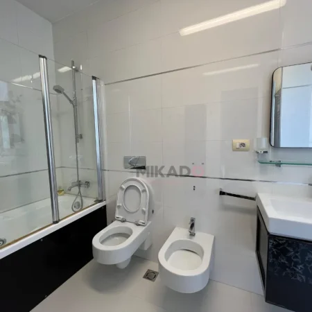 Tirane, jepet me qera apartament 2+1 Kati 7, 123 m² 1.600 € (Bllok)