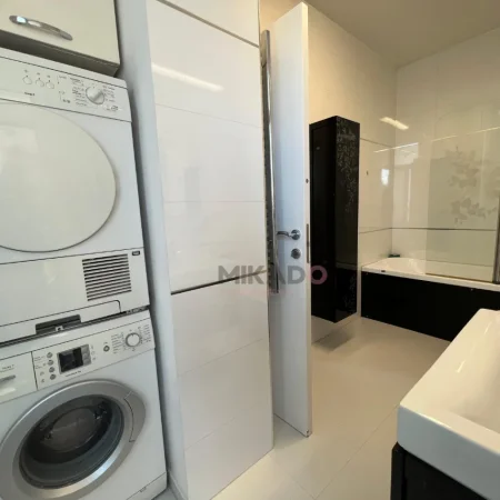 Tirane, jepet me qera apartament 2+1 Kati 7, 123 m² 1.600 € (Bllok)