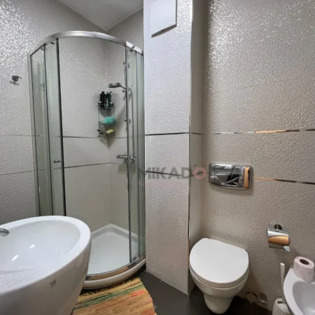 Tirane, jepet me qera apartament 2+1 Kati 7, 123 m² 1.600 € (Bllok)