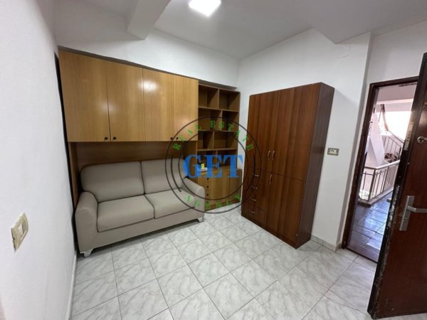 Durres, jepet me qera apartament 1+1 Kati 3, 300 € (Prane UKD, Durres.)