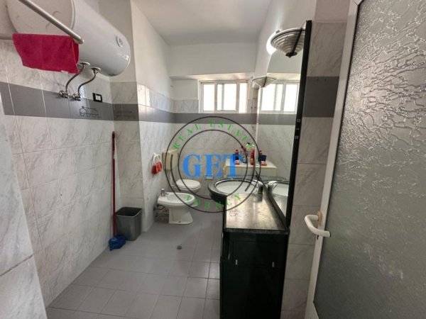 Durres, jepet me qera apartament 1+1 Kati 3, 300 € (Prane UKD, Durres.)