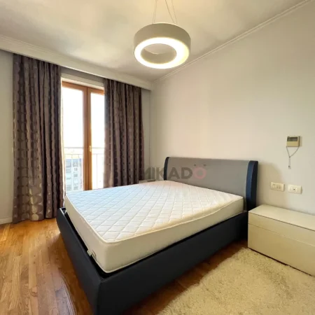 Tirane, jepet me qera apartament 2+1 Kati 7, 123 m² 1.600 € (Bllok)