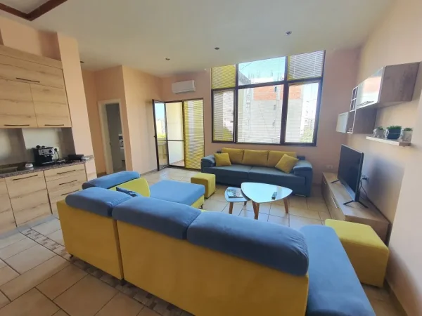 Durres, jepet me qera nga Pronari, pa-komision apartament 2+1+Ballkon Kati 0, 103 m² 50 000 Lek (Rruga Anastas Durrsaku, afer kishes ortodokse)