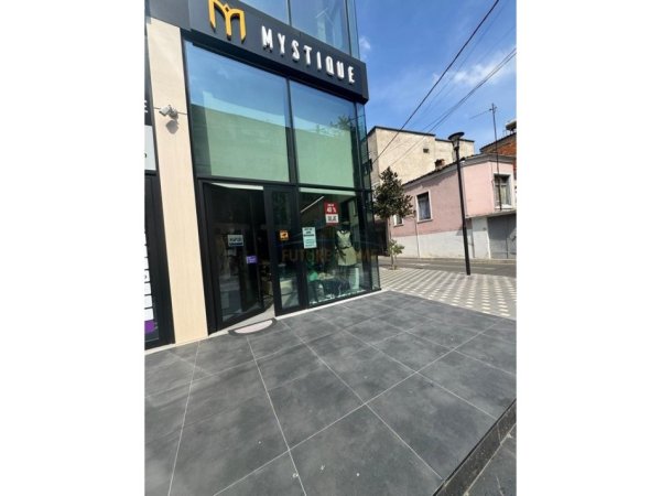 Tirane, shitet ambjent biznesi Kati 0, (Myslym Shyr)