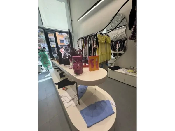 Tirane, shitet ambjent biznesi Kati 0, (Myslym Shyr)