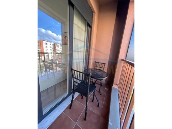 Tirane, jepet me qera apartament 2+1 Kati 2, 111 m² 1.100 € (Pazari i Ri, Rruga Tefta Tashko Koco.)