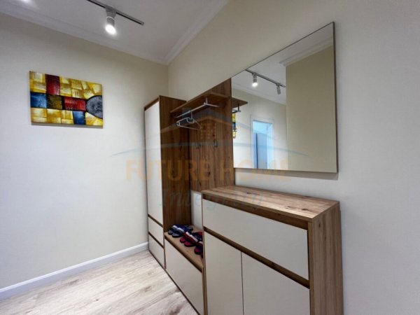 Tirane, jepet me qera apartament 2+1 Kati 2, 111 m² 1.100 € (Pazari i Ri, Rruga Tefta Tashko Koco.)