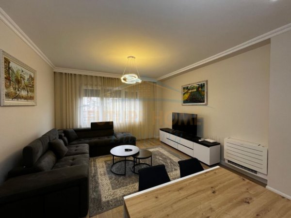 Tirane, jepet me qera apartament 2+1 Kati 2, 111 m² 1.100 € (Pazari i Ri, Rruga Tefta Tashko Koco.)