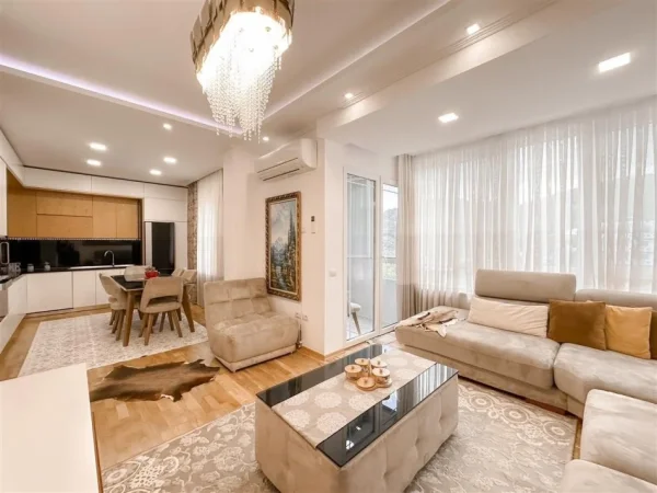 Tirane, shitet apartament 3+1+Ballkon Kati 3, 123 m² 250.000 € (KOPSHTI BOTANIK)