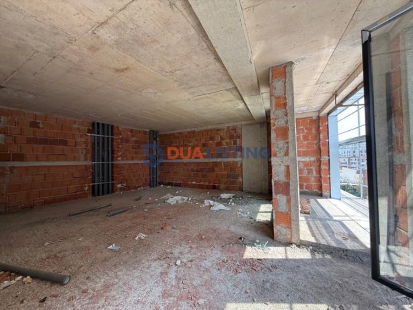 Tirane, shes apartament 1+1+Ballkon Kati 4, 76 m² 135.000 € (Bulevardi Bajram Curri)