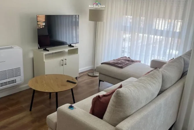 Tirane, jepet me qera apartament 1+1+Ballkon , 65 m² 650 € (Shkolla e Kuqe)