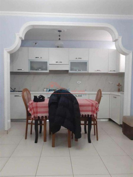 Tirane, jepet me qera apartament 1+1+Ballkon Kati 2, 55 m² 400 € (Porcelan)