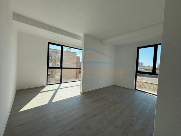 Tirane, jepet me qera apartament 2+1+Ballkon Kati 2, 108 m² 600 € (Rruga Mine Peza)