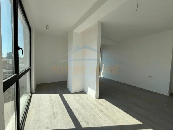 Tirane, jepet me qera apartament 2+1+Ballkon Kati 2, 108 m² 600 € (Rruga Mine Peza)