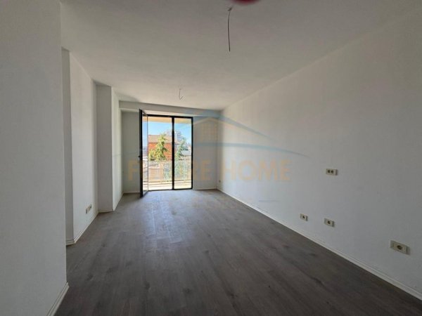 Tirane, jepet me qera apartament 2+1+Ballkon Kati 2, 108 m² 600 € (Rruga Mine Peza)